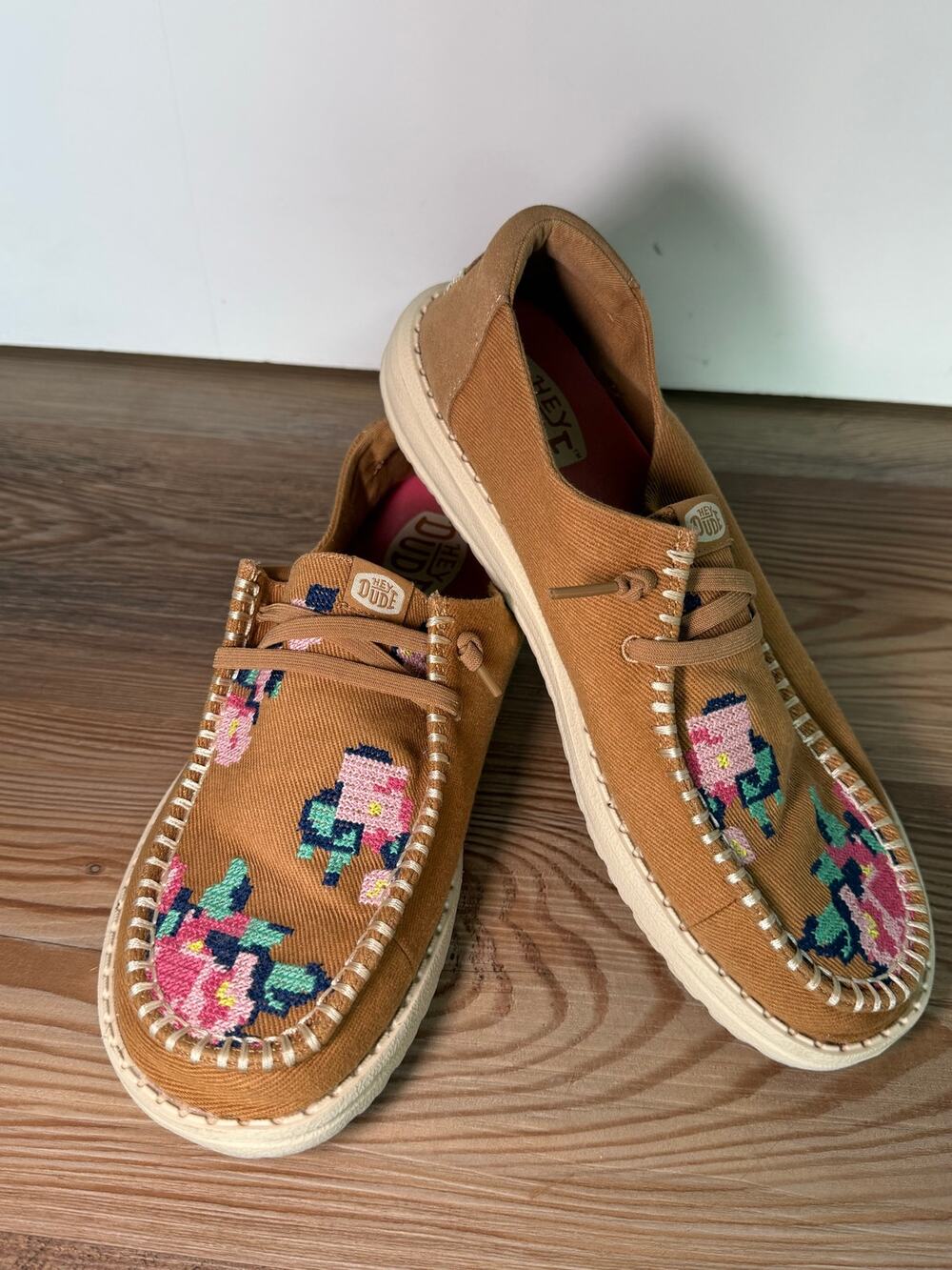 Hey Dude Wendy Funk Embroidered Floral Tan Slip-On Shoes Women’s Size 10